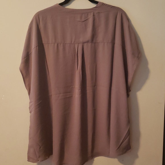 Torrid short sleeve top - Picture 3 of 3
